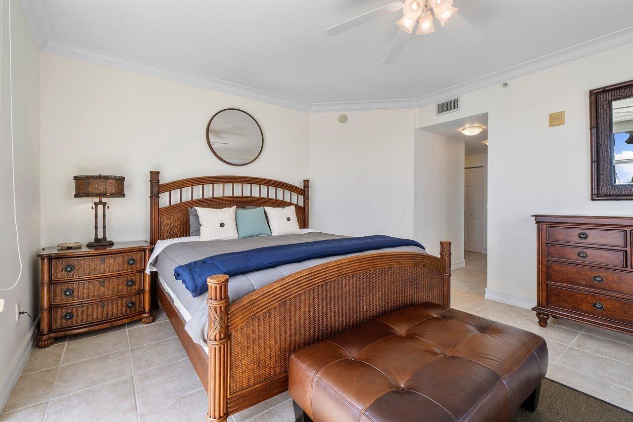 806 E Windward 301 #301, Lantana FL 33462