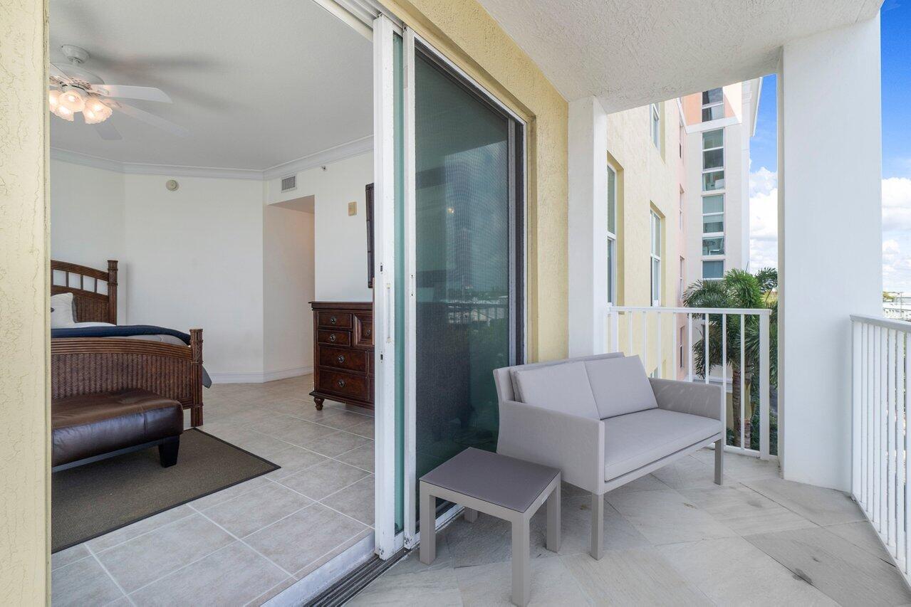 806 E Windward 301 #301, Lantana FL 33462