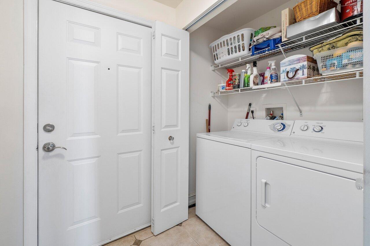 806 E Windward 301 #301, Lantana FL 33462