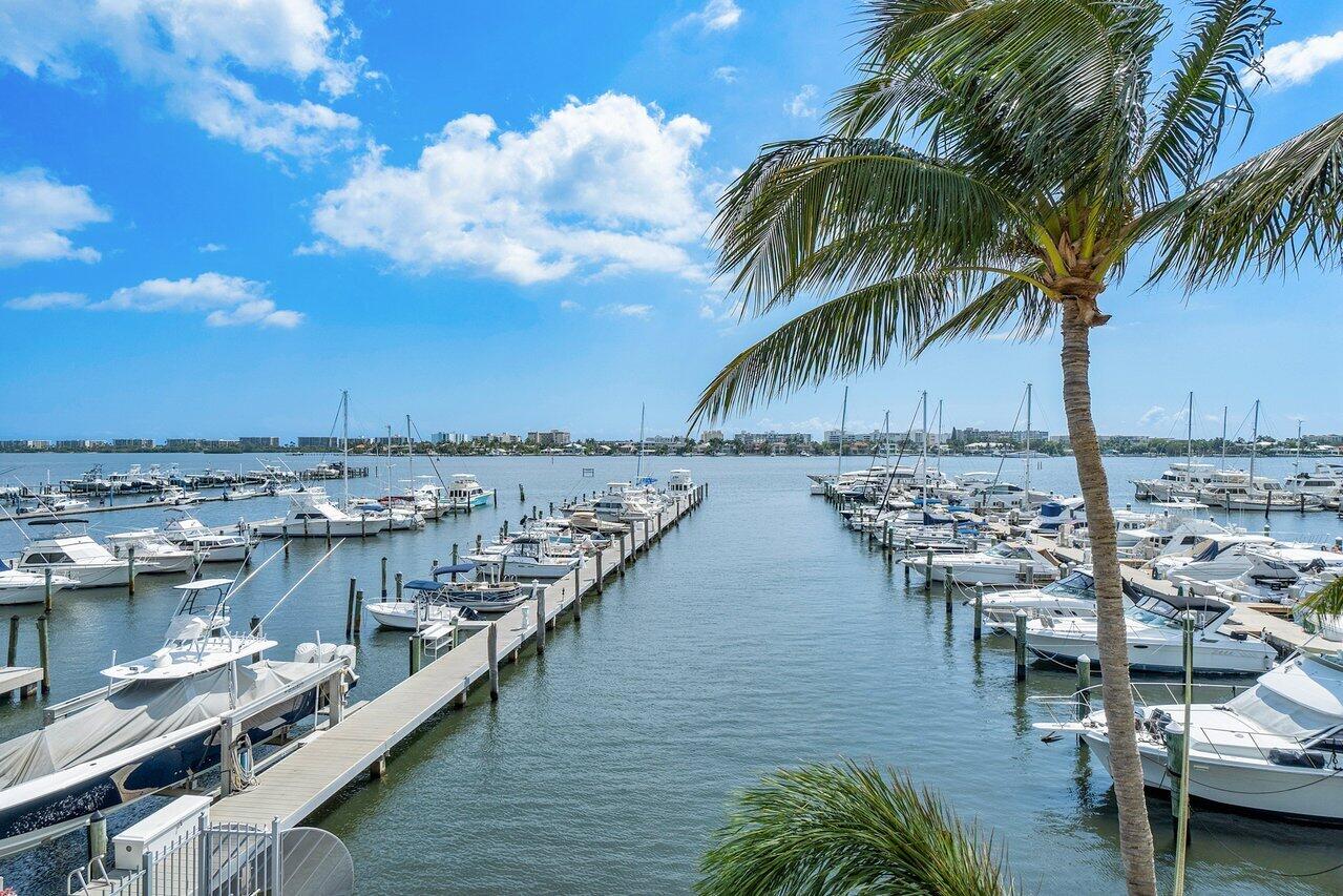 806 E Windward 301 #301, Lantana FL 33462