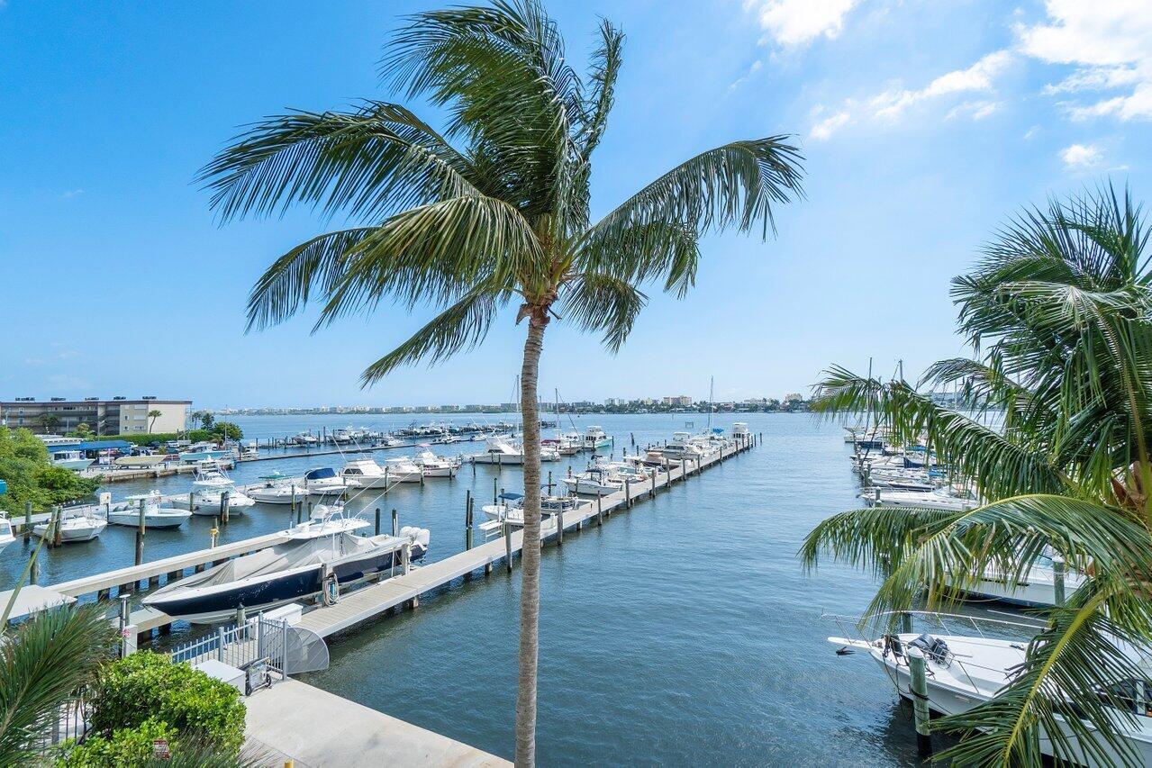806 E Windward 301 #301, Lantana FL 33462