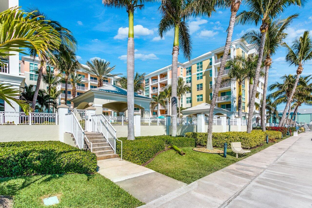 806 E Windward 301 #301, Lantana FL 33462