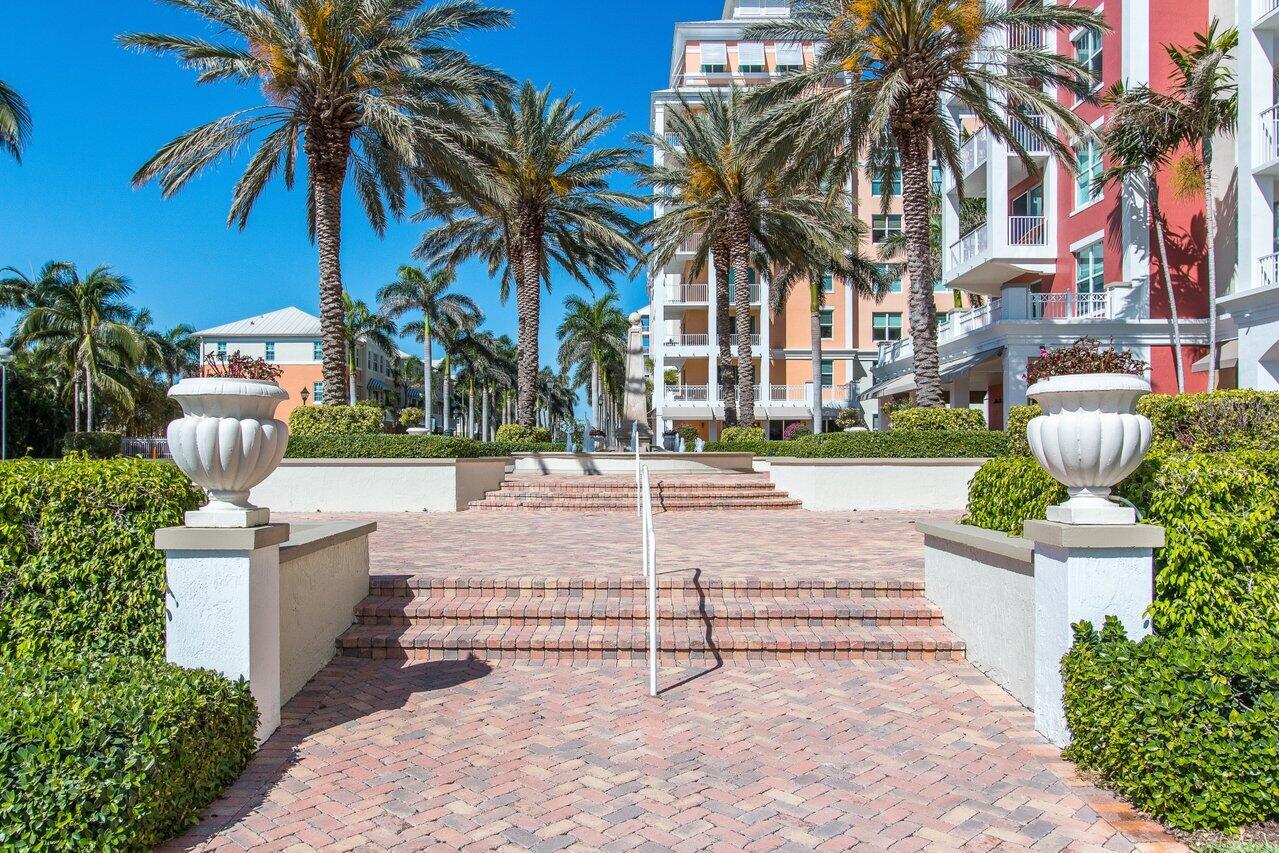 806 E Windward 301 #301, Lantana FL 33462