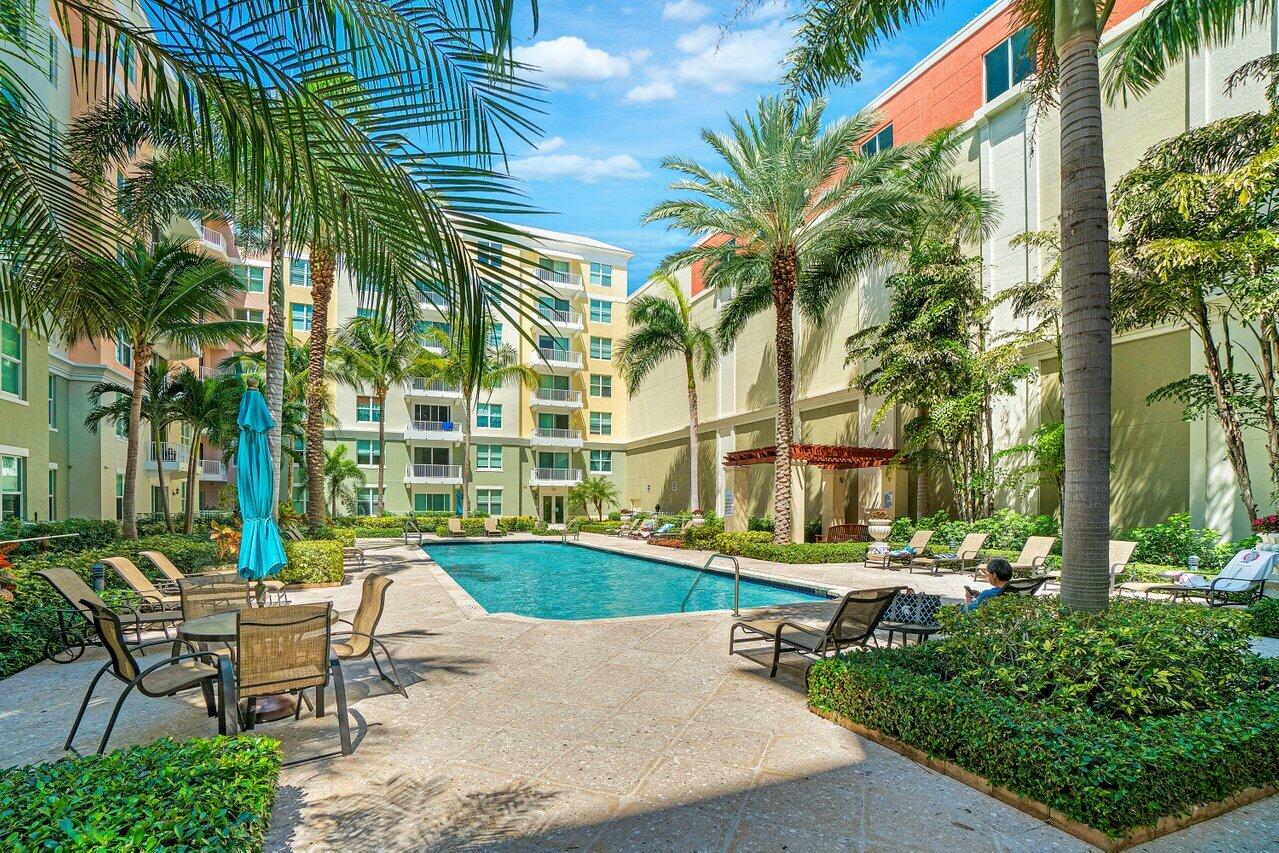 806 E Windward 301 #301, Lantana FL 33462