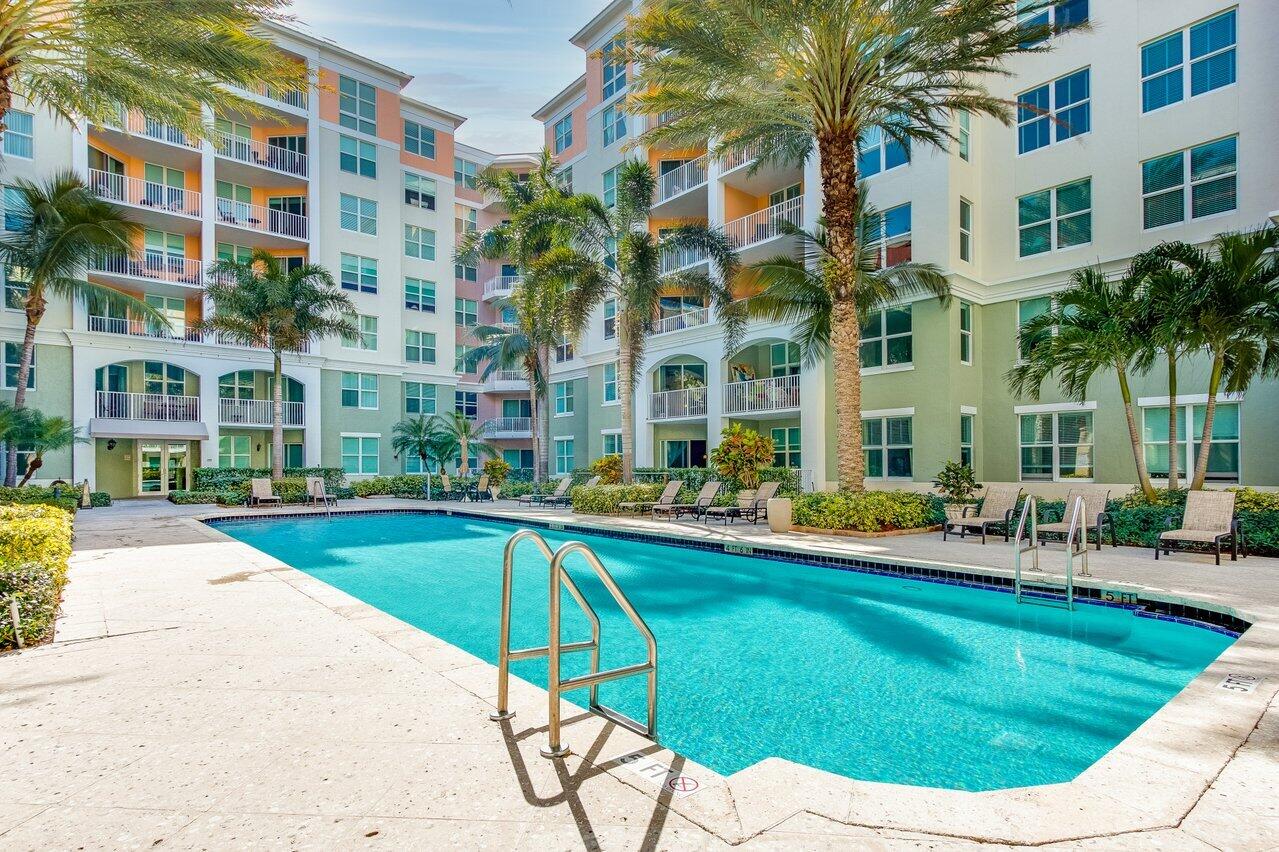 806 E Windward 301 #301, Lantana FL 33462