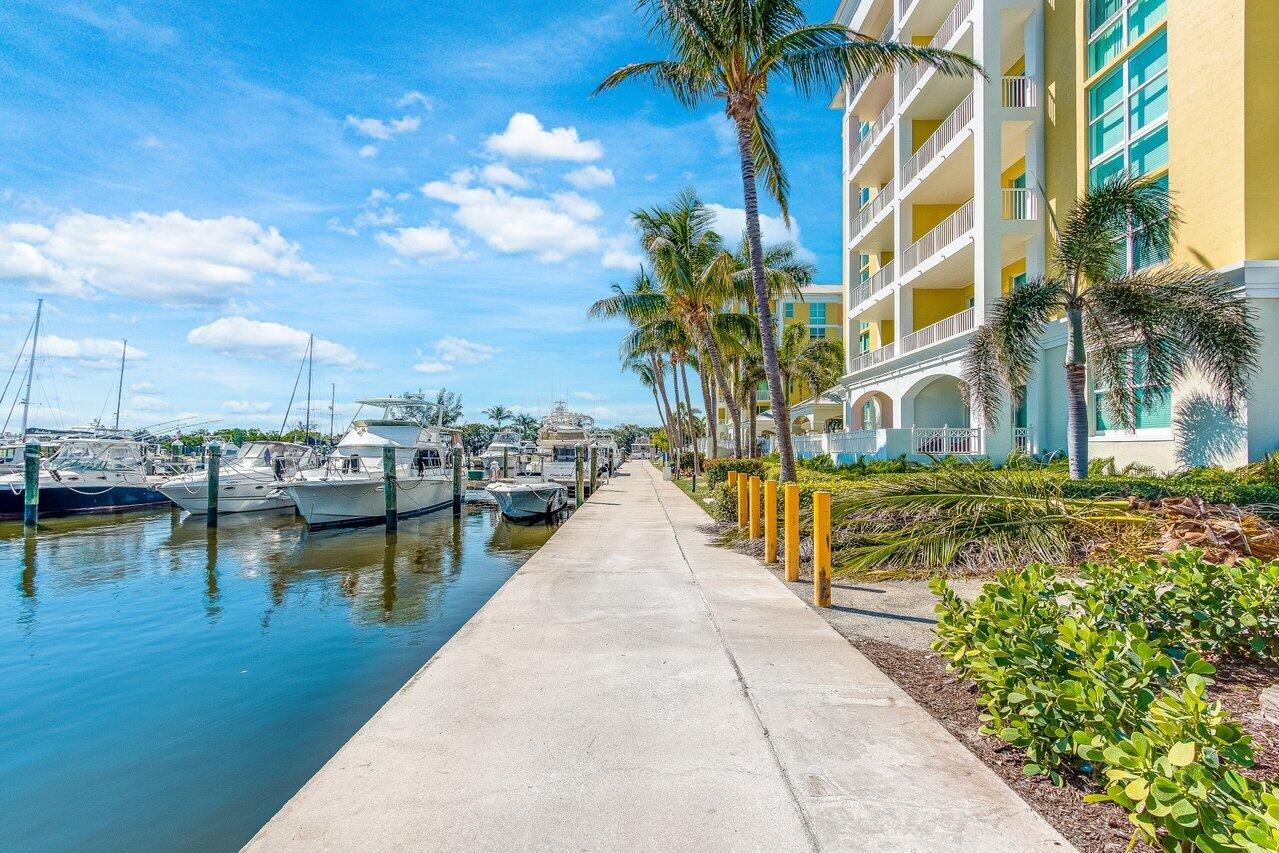 806 E Windward 301 #301, Lantana FL 33462