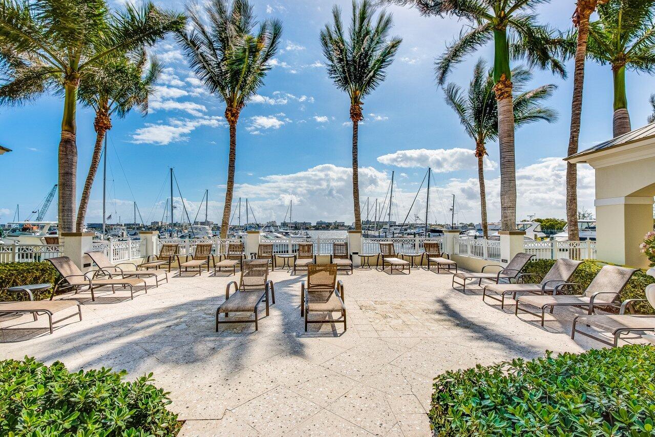 806 E Windward 301 #301, Lantana FL 33462