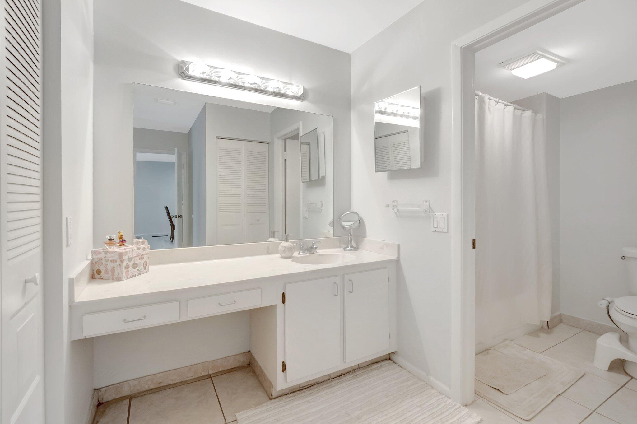 21214 Lago #8f, Boca Raton FL 33433