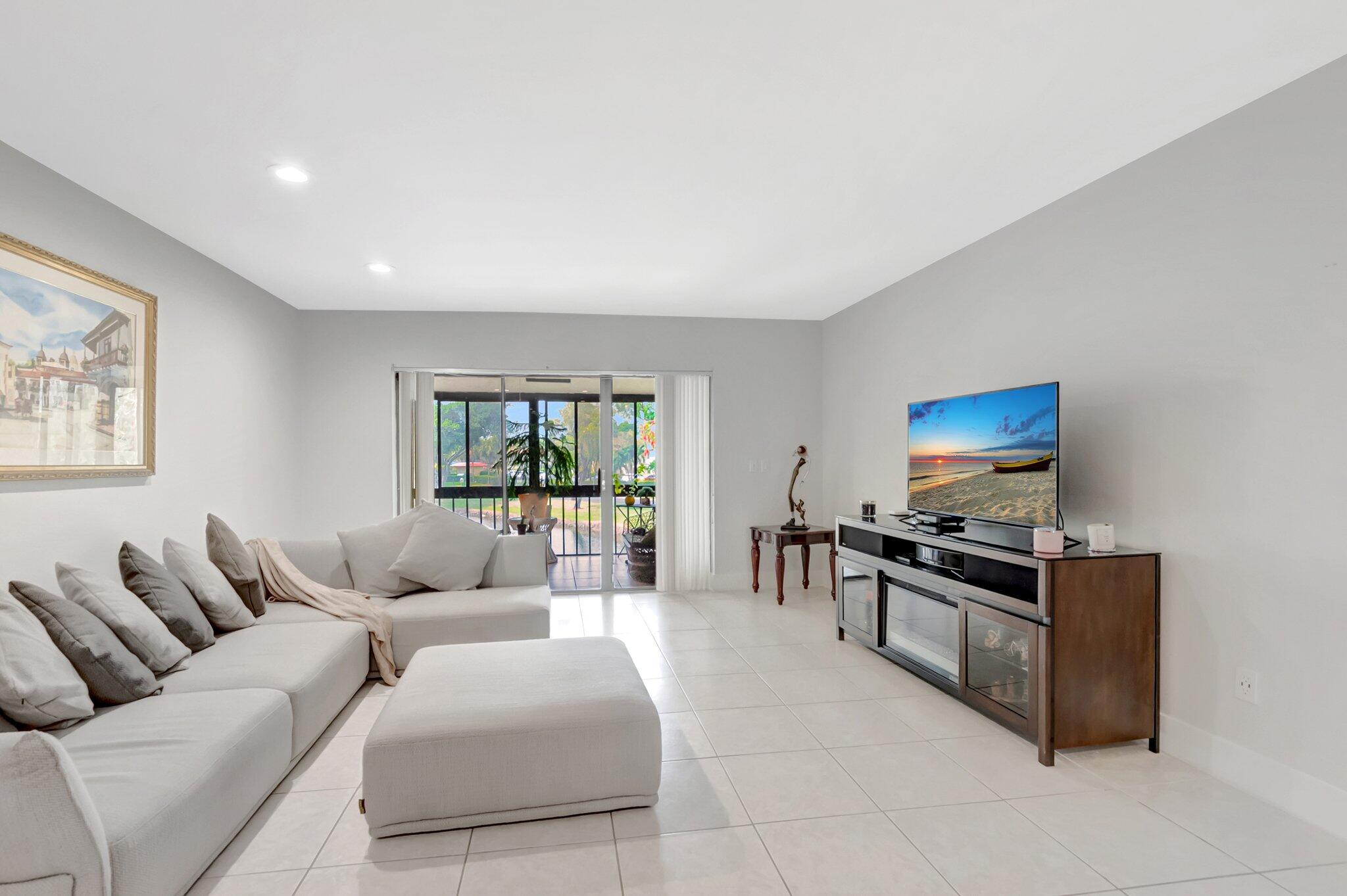 21214 Lago #8f, Boca Raton FL 33433