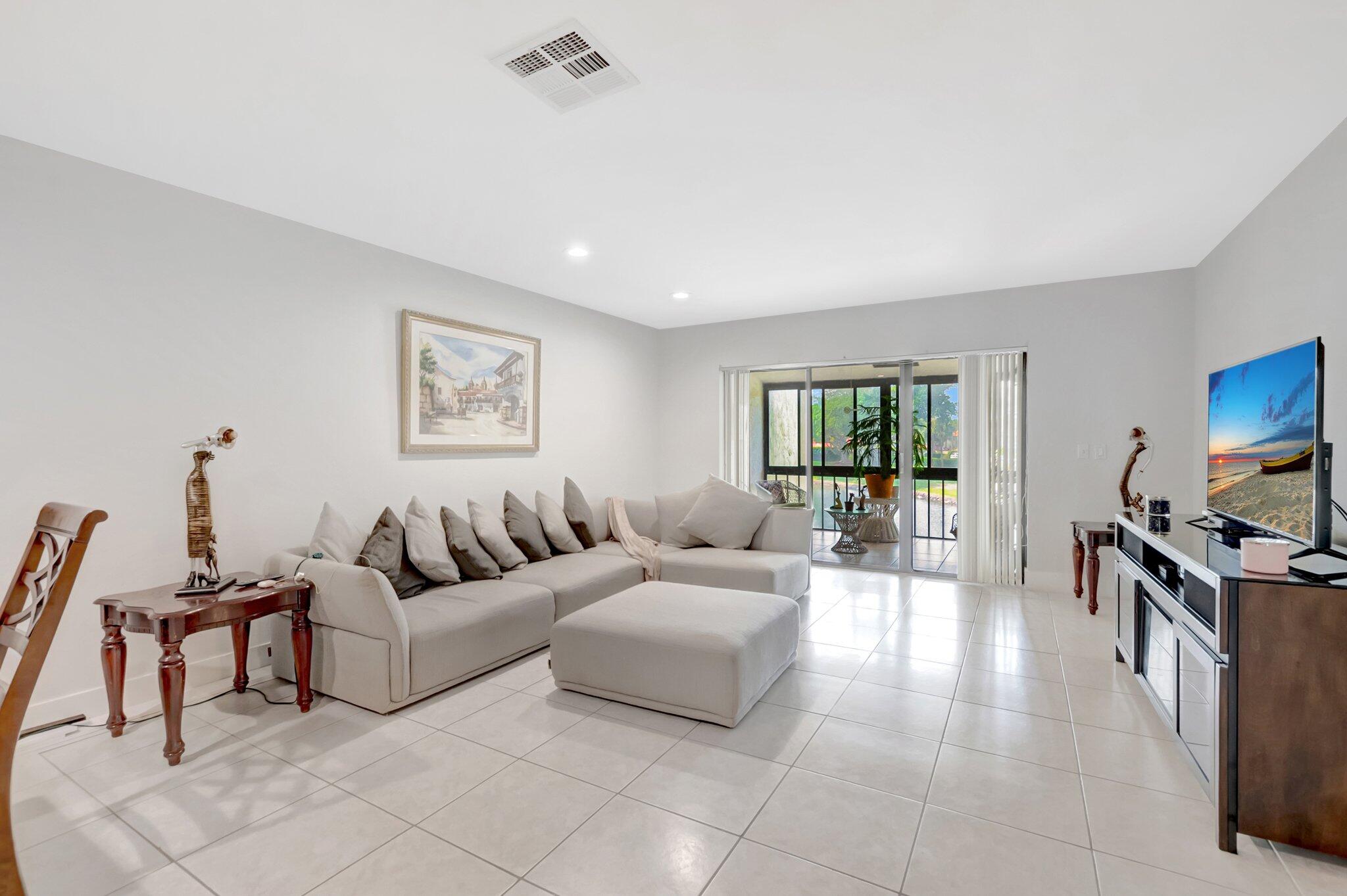 21214 Lago #8f, Boca Raton FL 33433