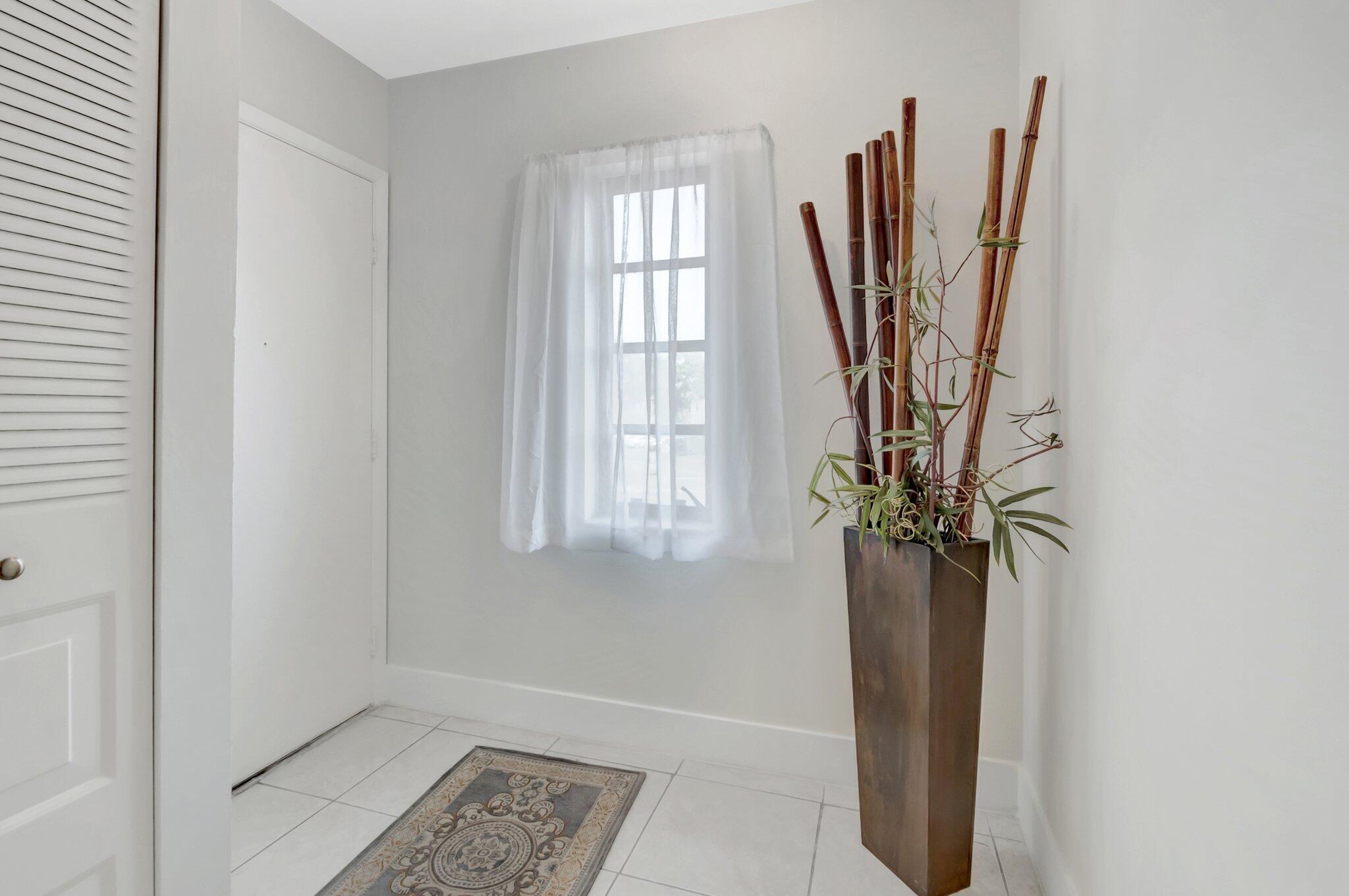 21214 Lago #8f, Boca Raton FL 33433