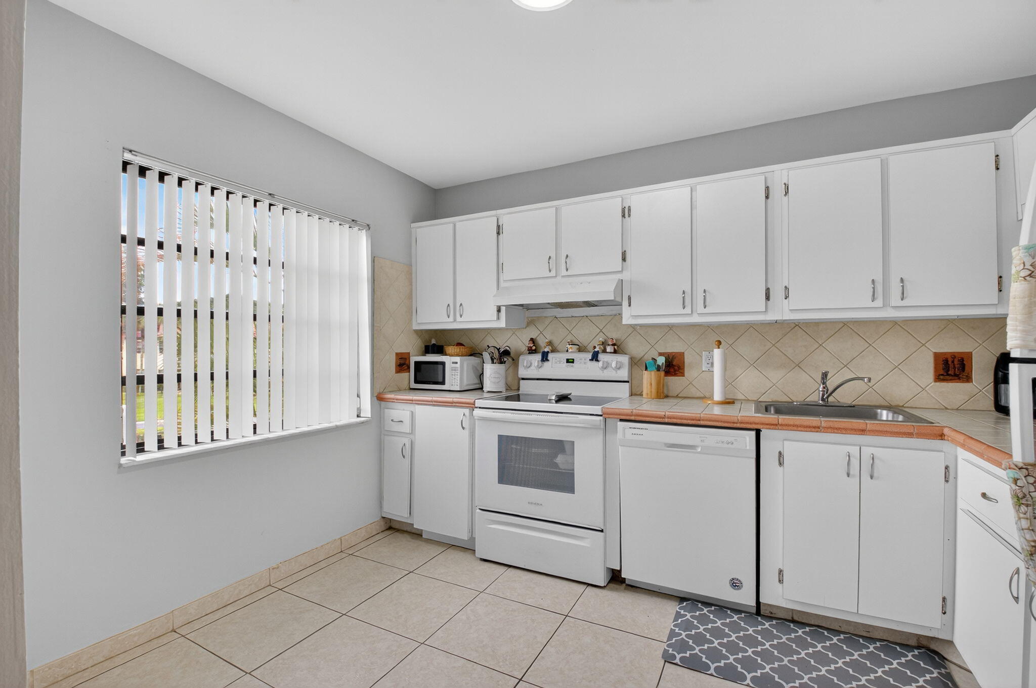 21214 Lago #8f, Boca Raton FL 33433