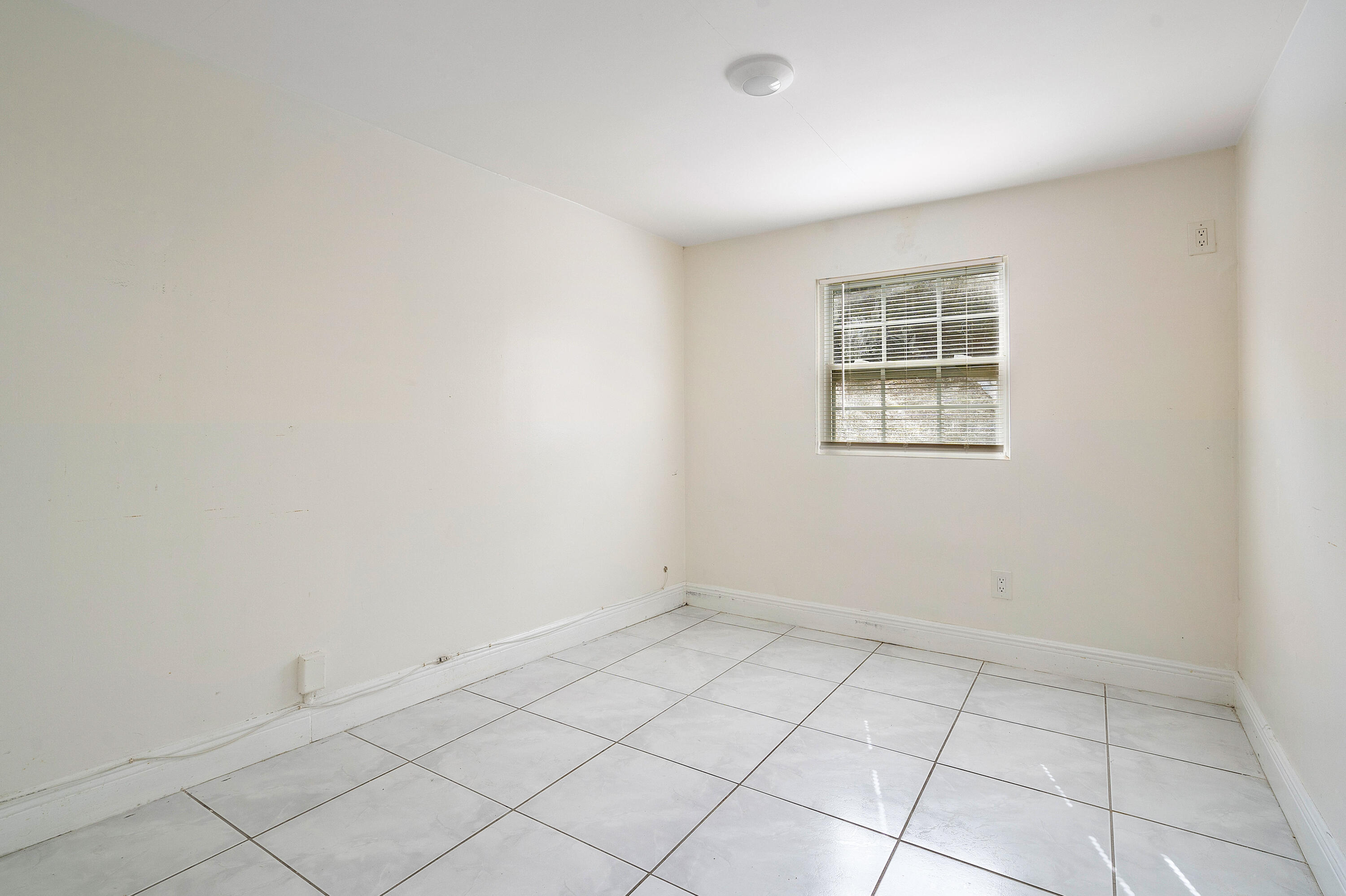6130 Edwards, Margate FL 33063