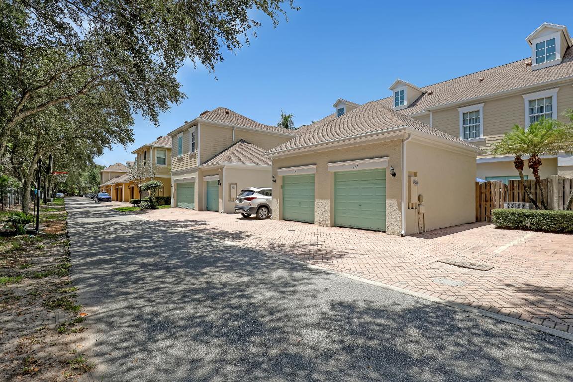 187 E Bay Cedar, Jupiter FL 33458