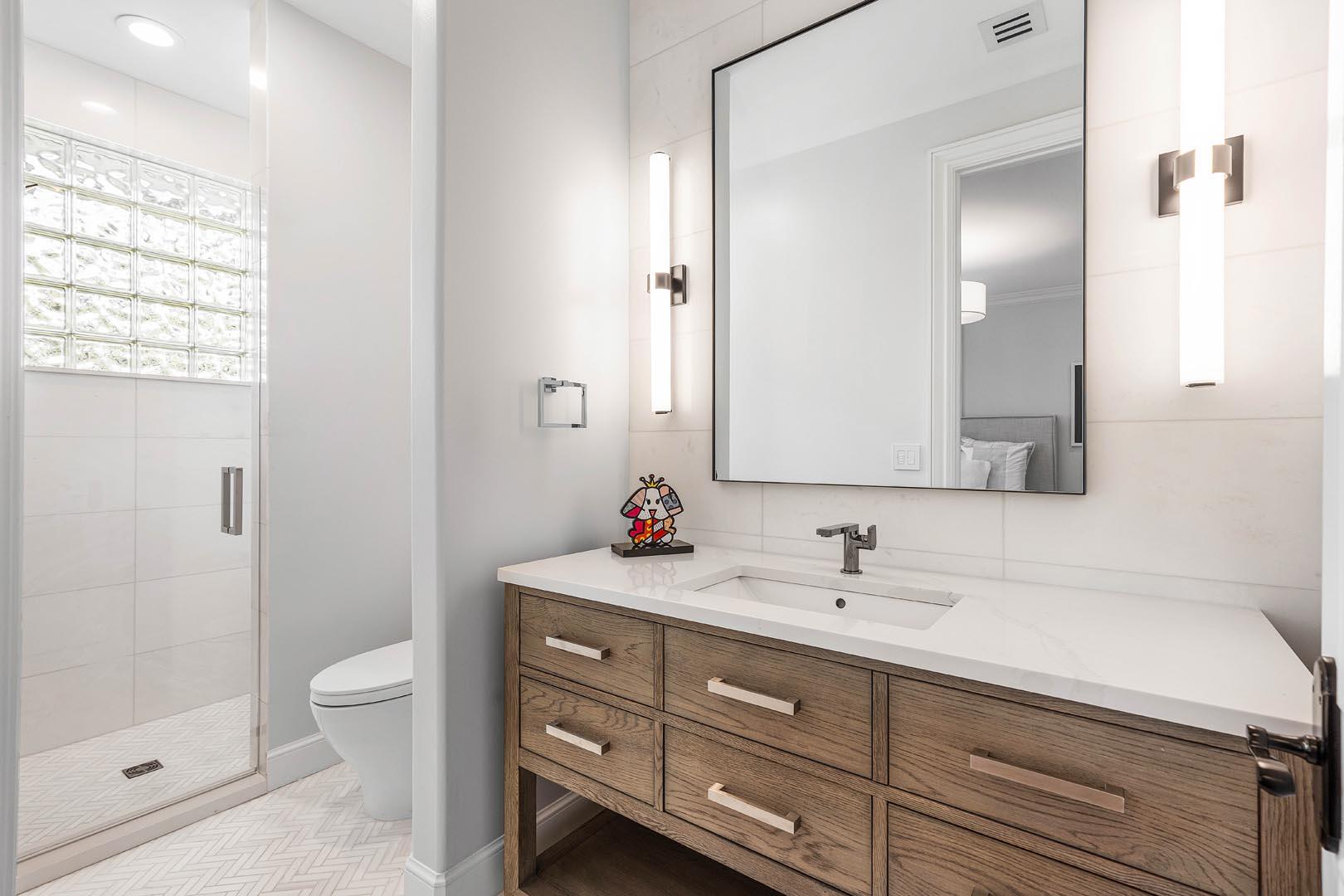 121 Royal Palm, Boca Raton FL 33432