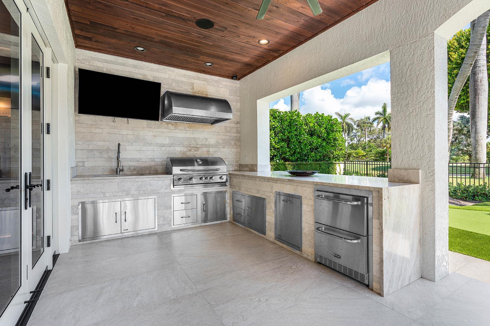 121 Royal Palm, Boca Raton FL 33432