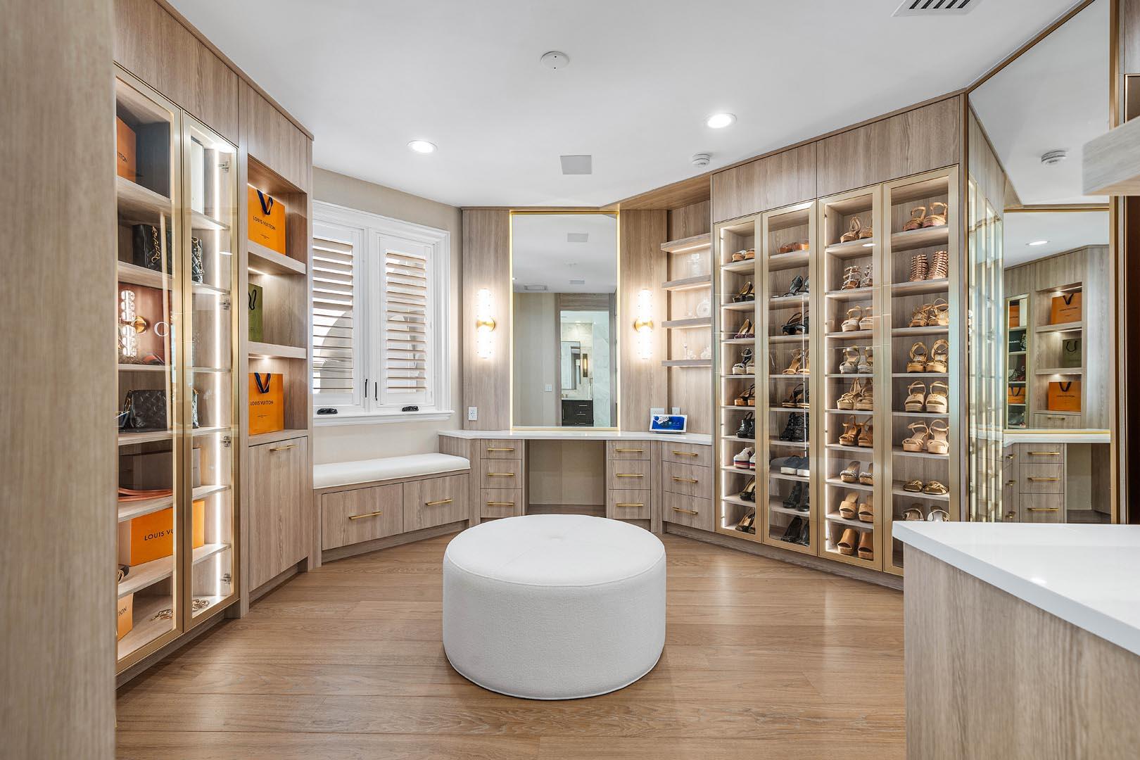121 Royal Palm, Boca Raton FL 33432