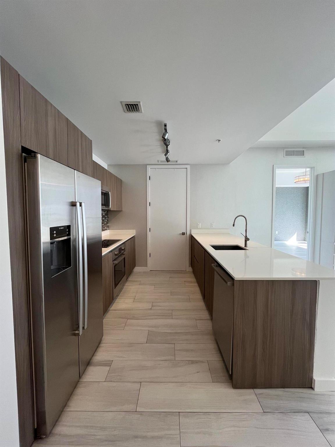 201 SW 17th Road #810, Miami FL 33129
