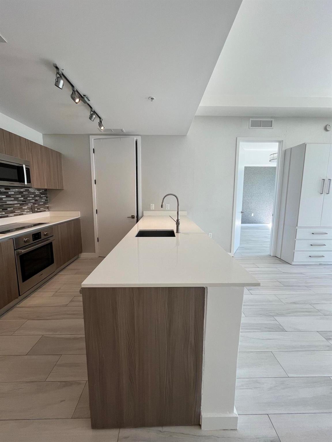 201 SW 17th Road #810, Miami FL 33129