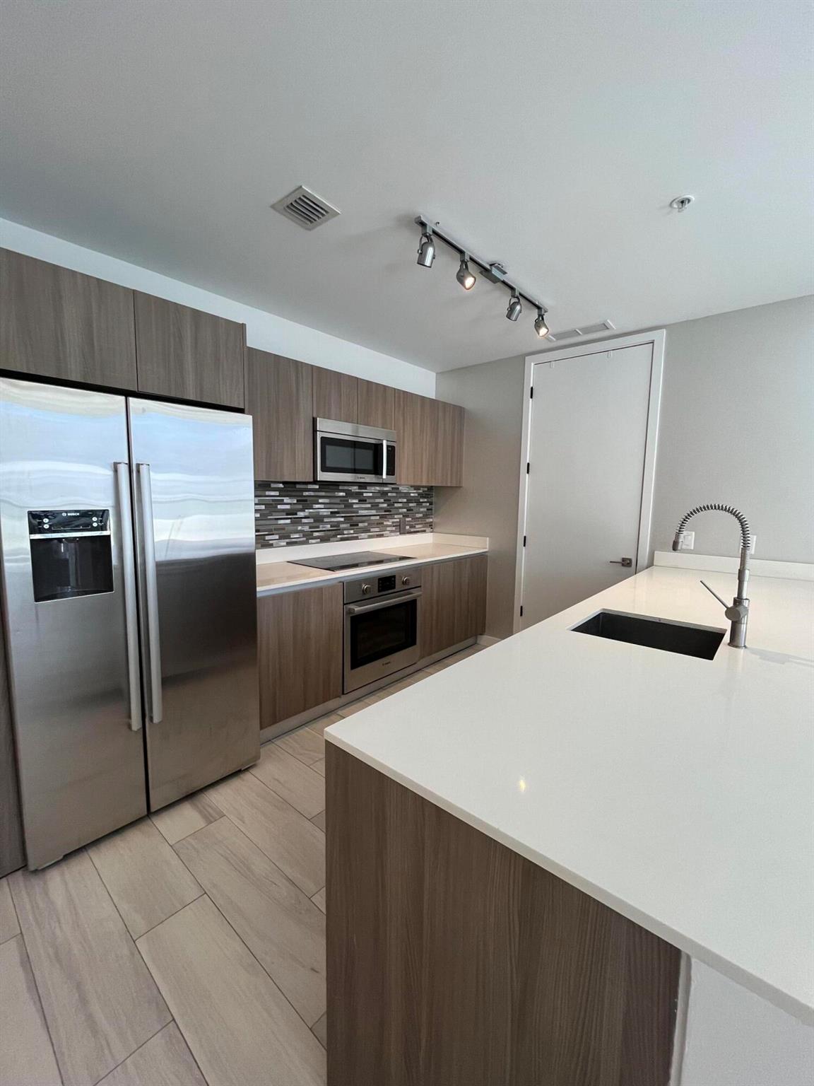 201 SW 17th Road #810, Miami FL 33129