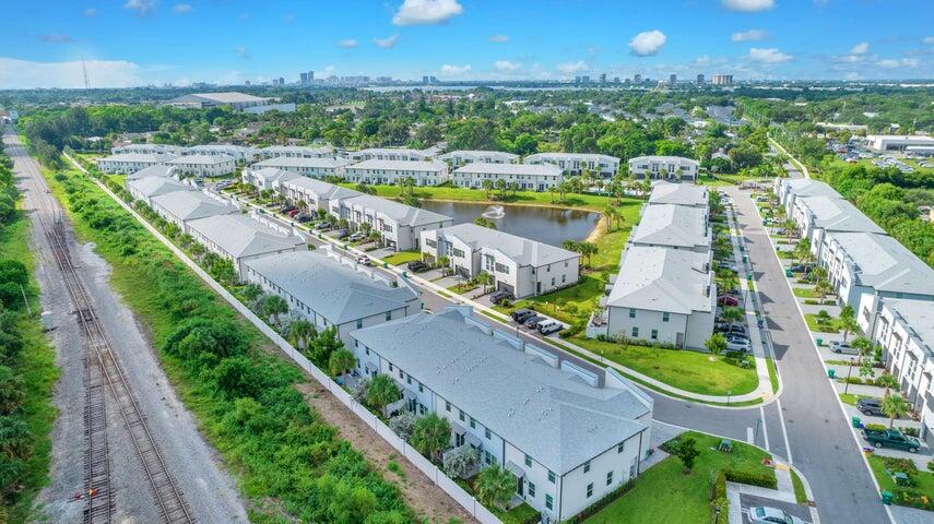 5688 Mentmore, Mangonia Park FL 33407