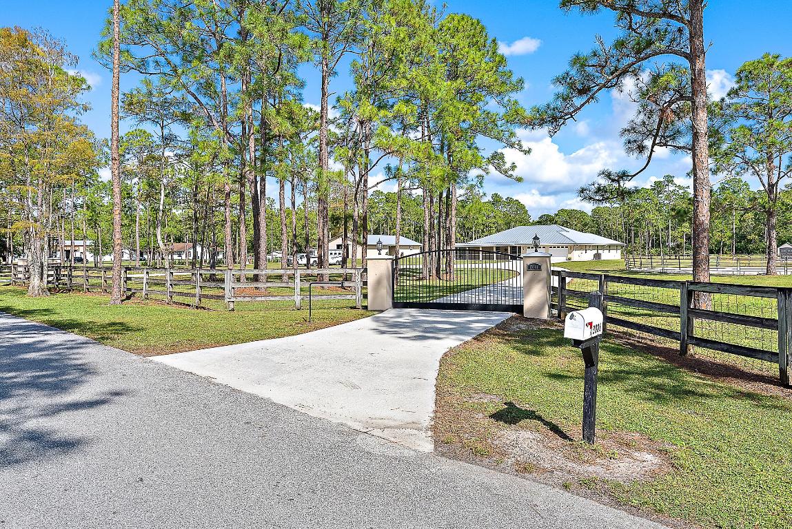 13006 Arrowwood, Palm Beach Gardens FL 33418