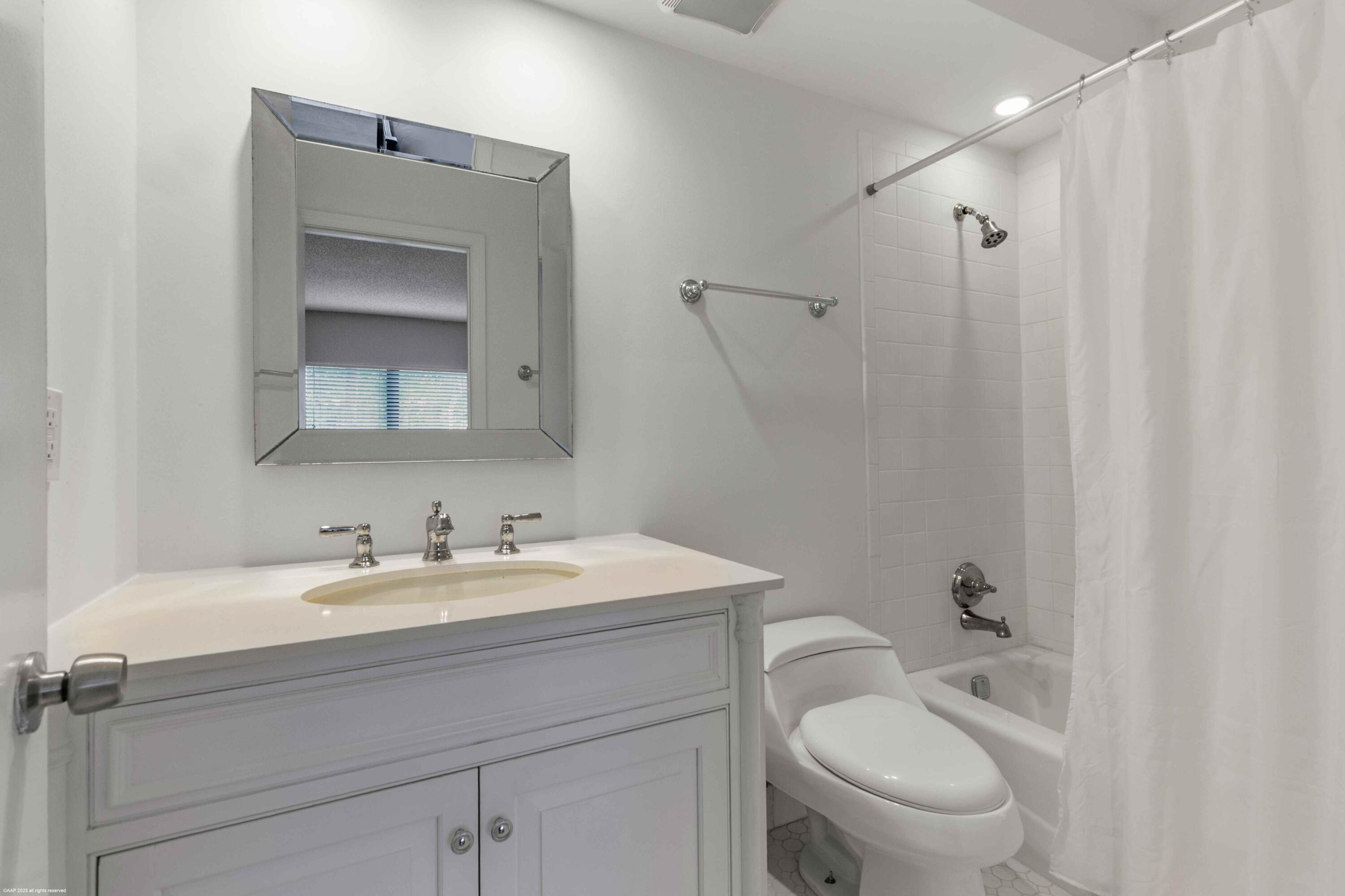 13329 Polo Club #105, Wellington FL 33414