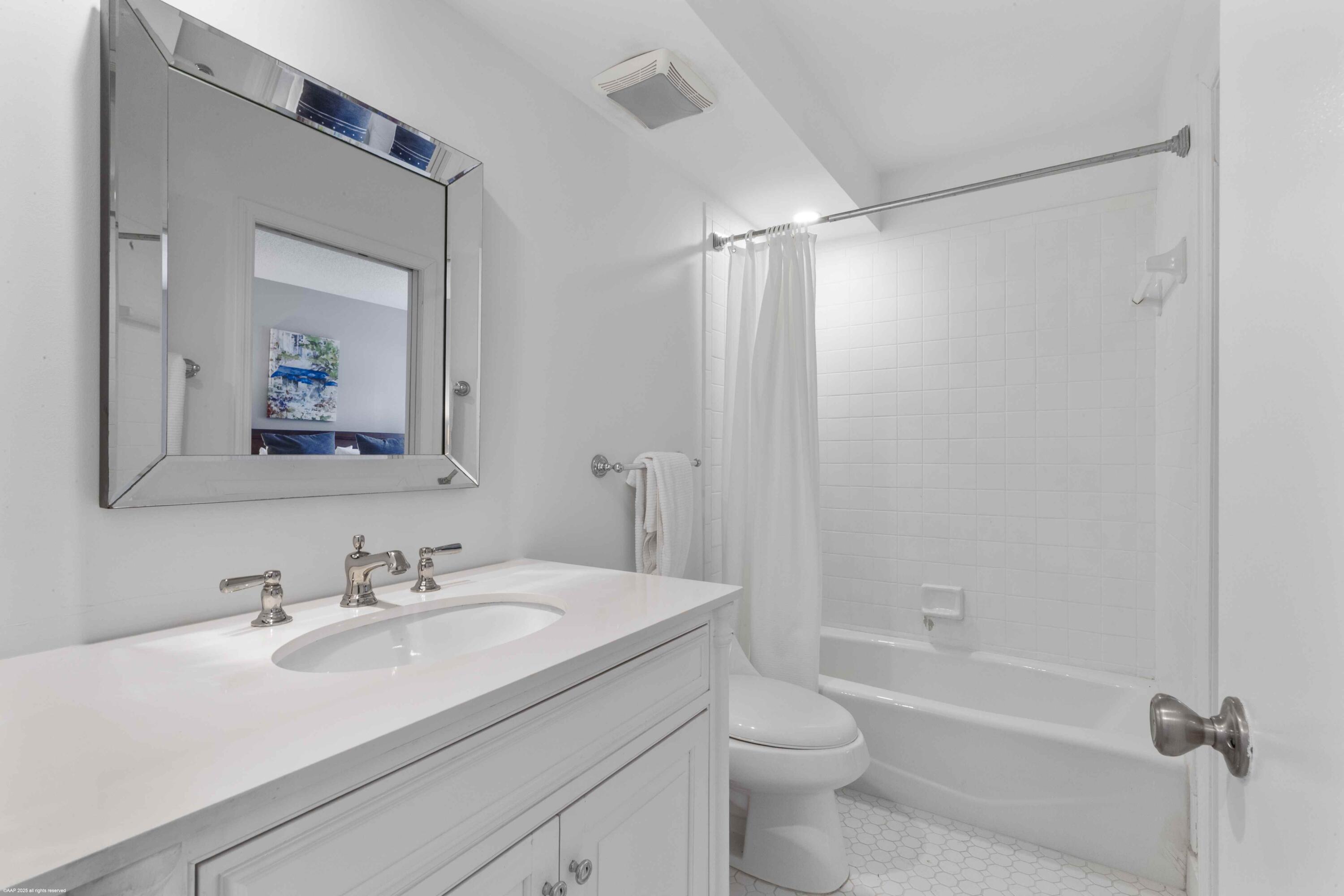 13329 Polo Club #105, Wellington FL 33414
