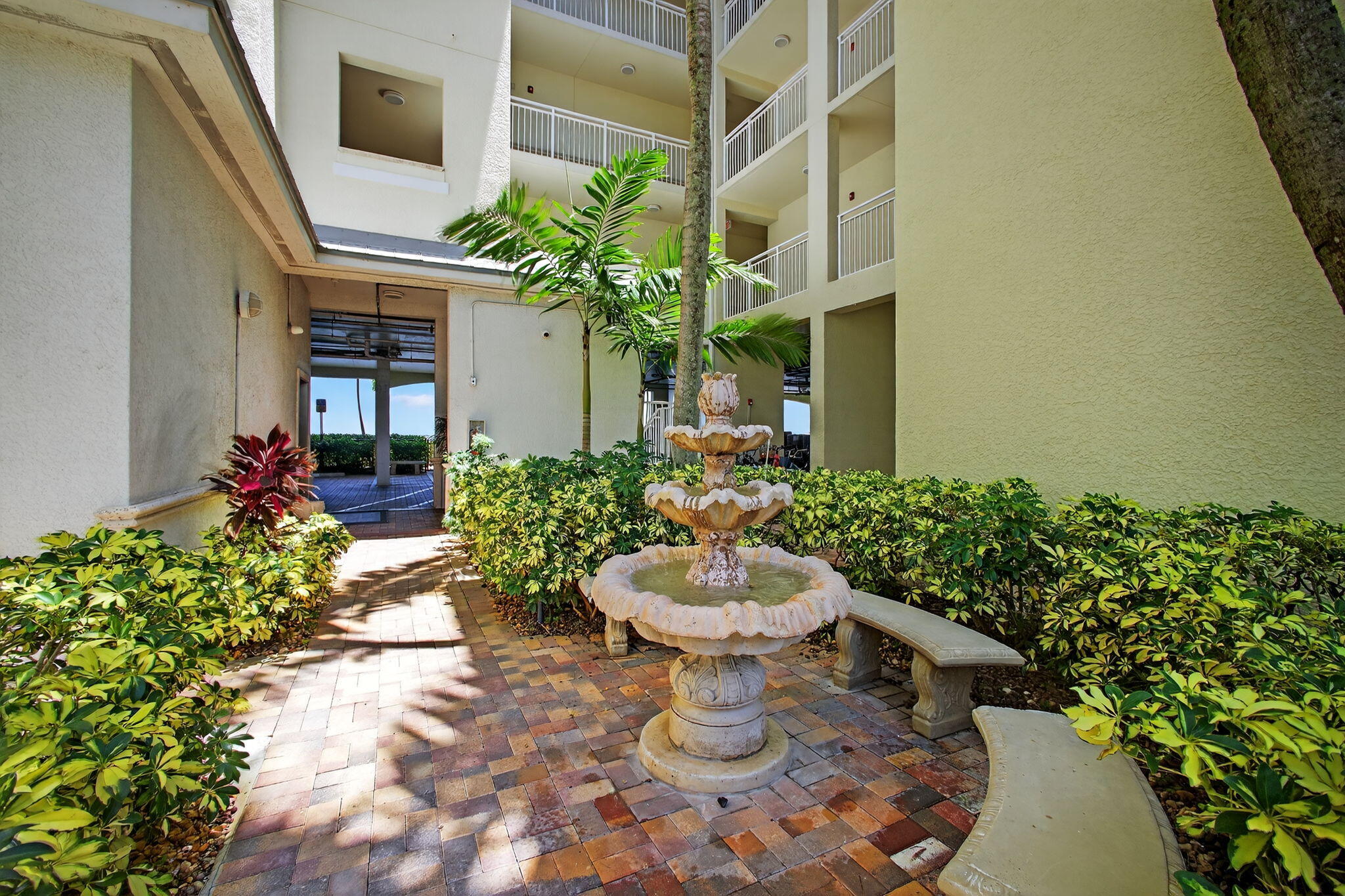 275 NW Flagler #204, Stuart FL 34994