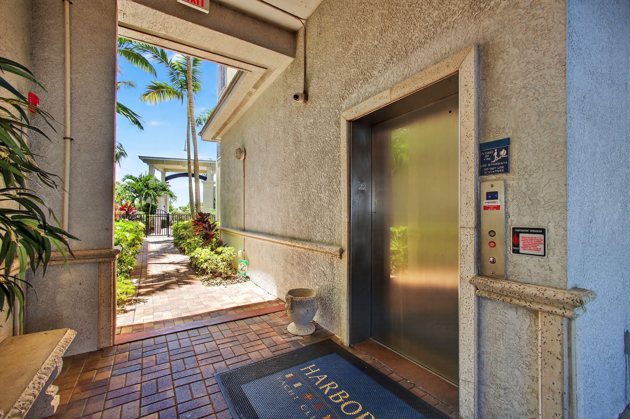 275 NW Flagler #204, Stuart FL 34994