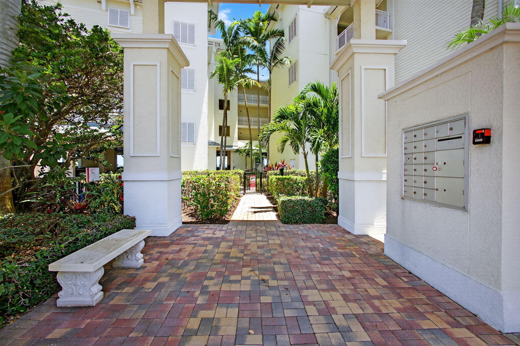 275 NW Flagler #204, Stuart FL 34994