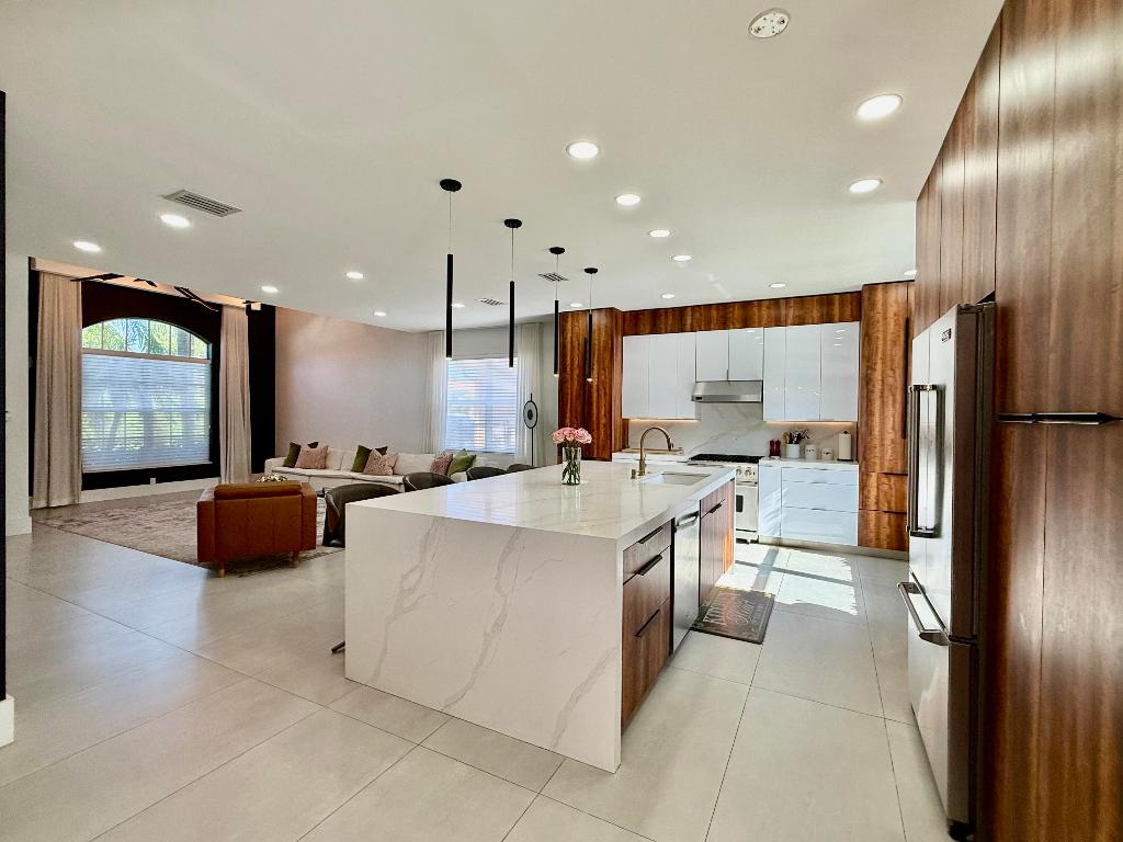 1534 Newhaven Point, West Palm Beach FL 33411