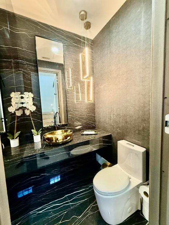 1534 Newhaven Point, West Palm Beach FL 33411