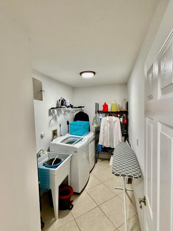 1534 Newhaven Point, West Palm Beach FL 33411