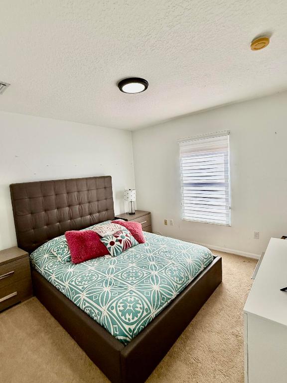 1534 Newhaven Point, West Palm Beach FL 33411