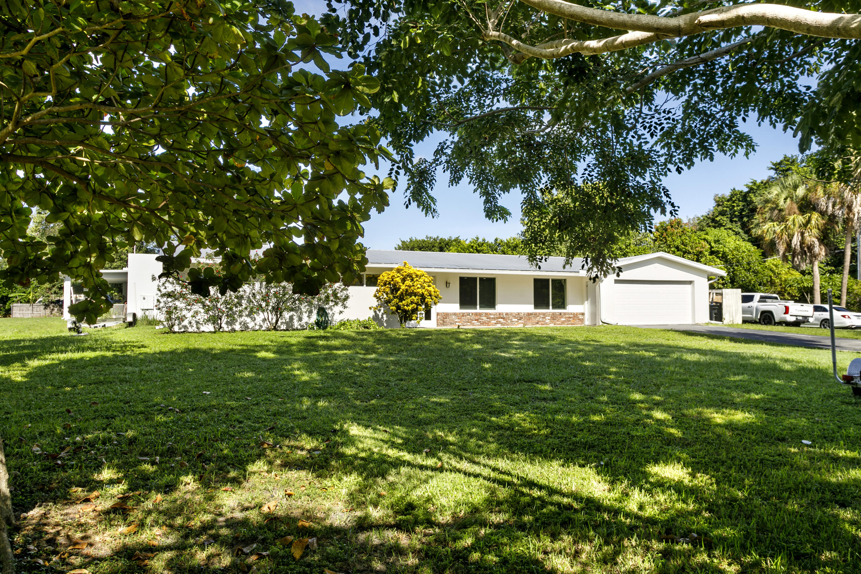 5200 Club, Haverhill FL 33415