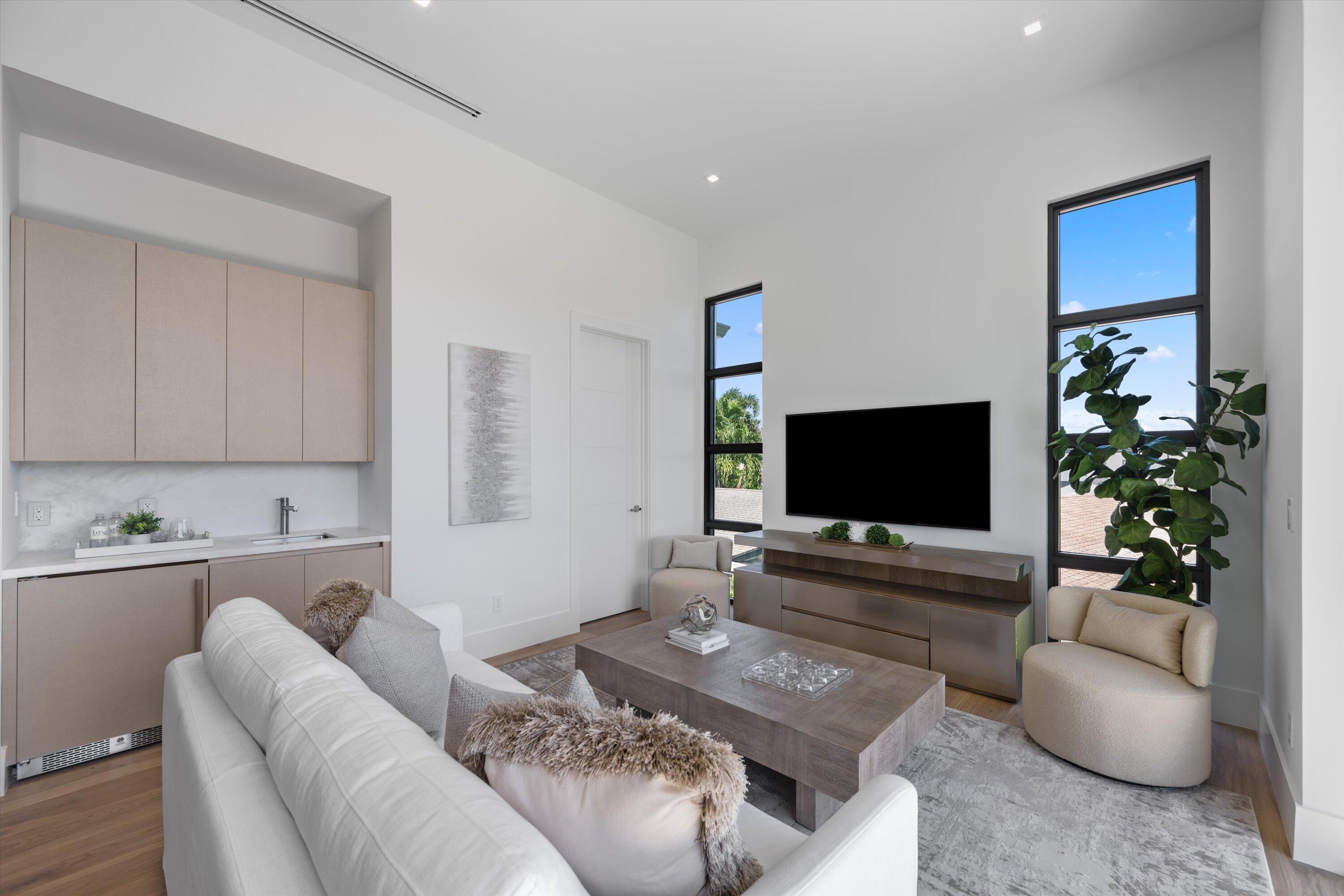 335 NE 5th, Boca Raton FL 33432