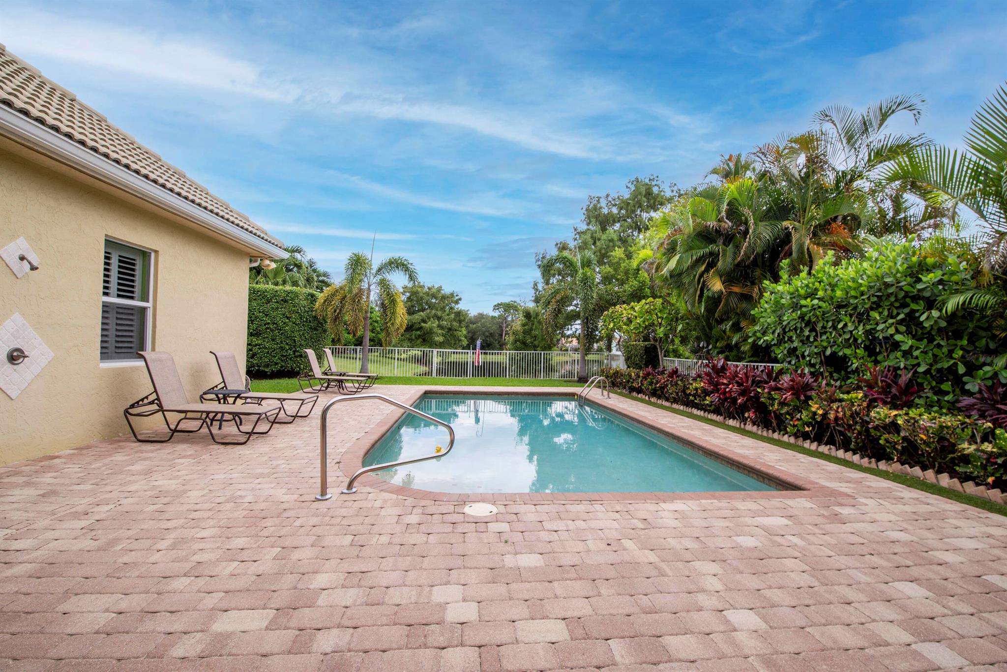 144 Oakwood Lane, Palm Beach Gardens FL 33410