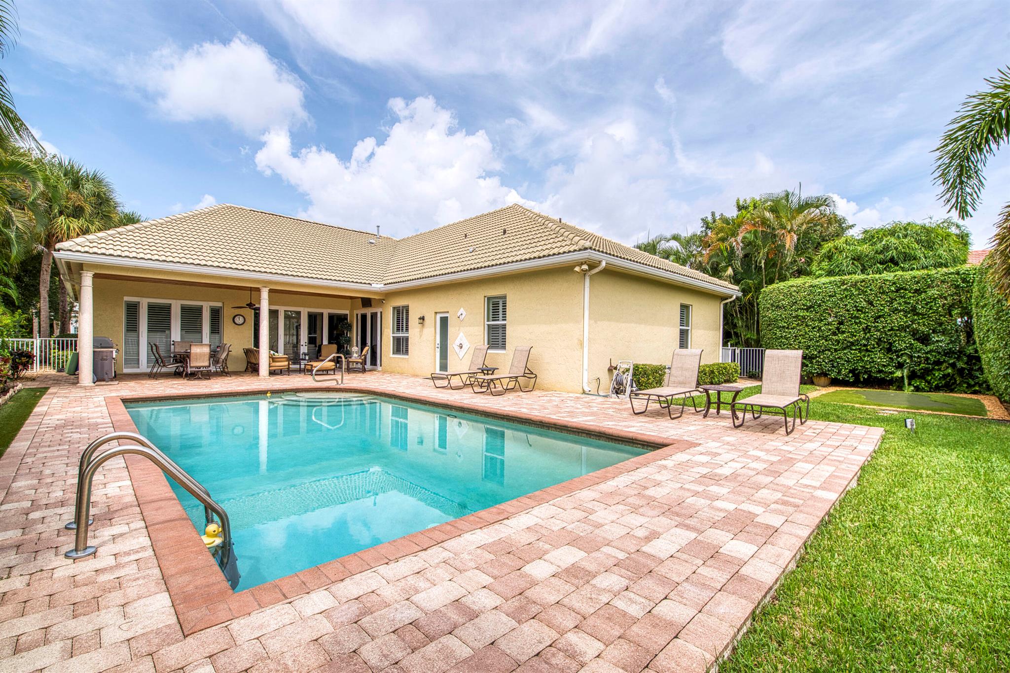 144 Oakwood Lane, Palm Beach Gardens FL 33410