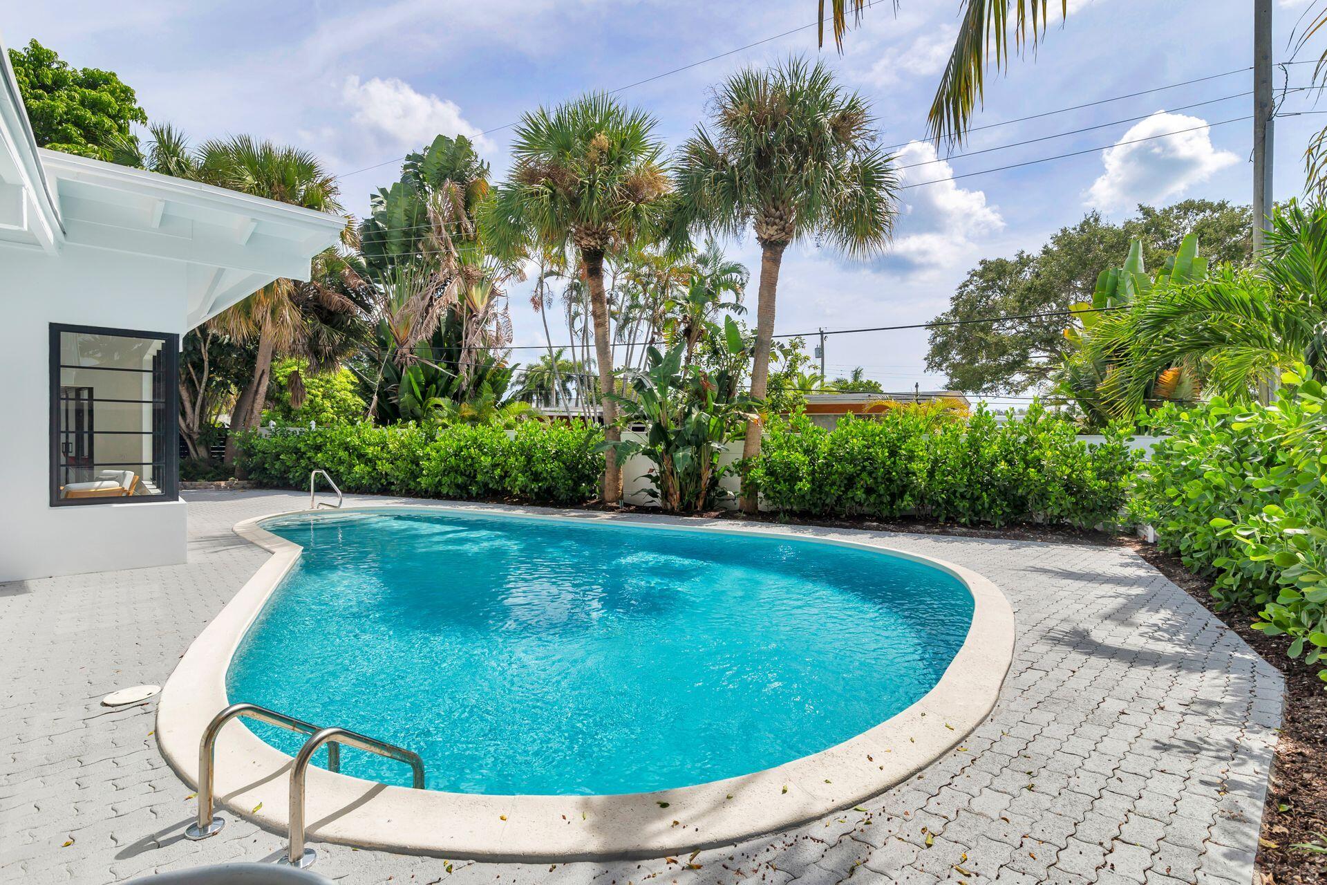 7512 W Lake, Lake Clarke Shores FL 33406