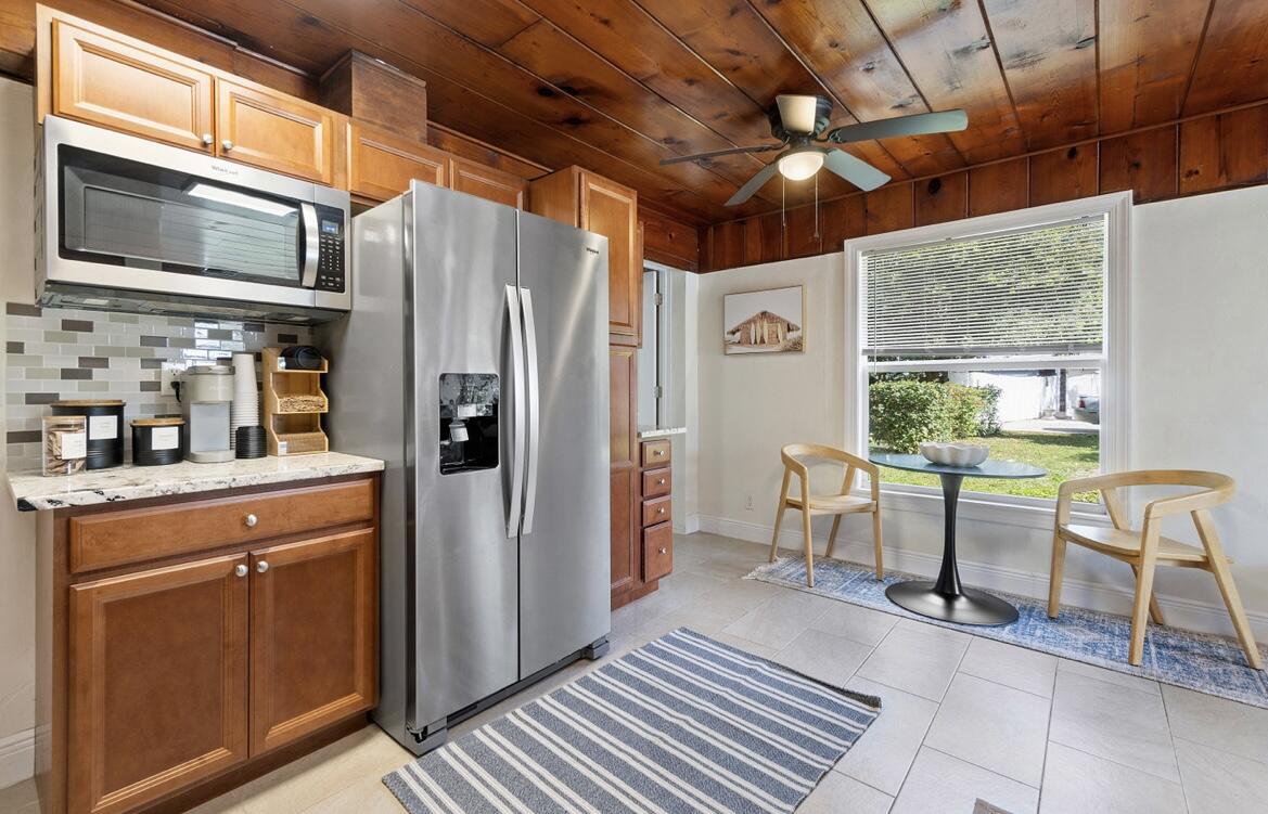 727 S Lake, Lantana FL 33462