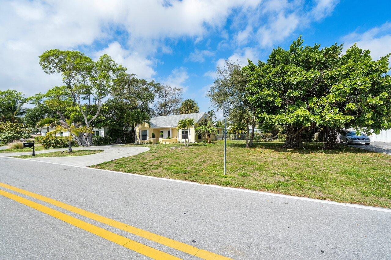 727 S Lake, Lantana FL 33462