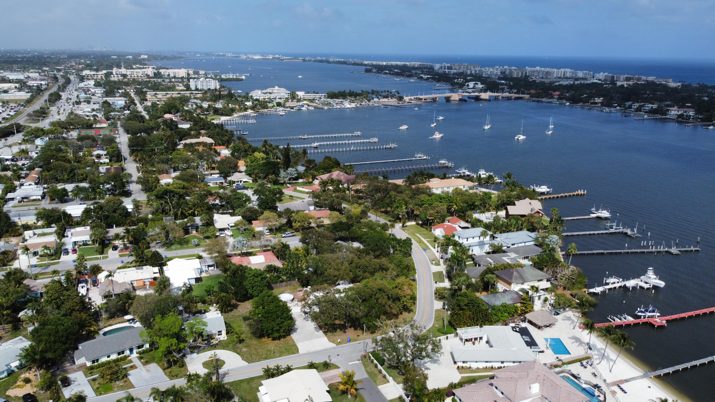 727 S Lake, Lantana FL 33462