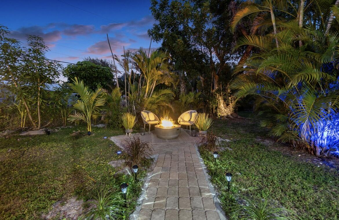 727 S Lake, Lantana FL 33462