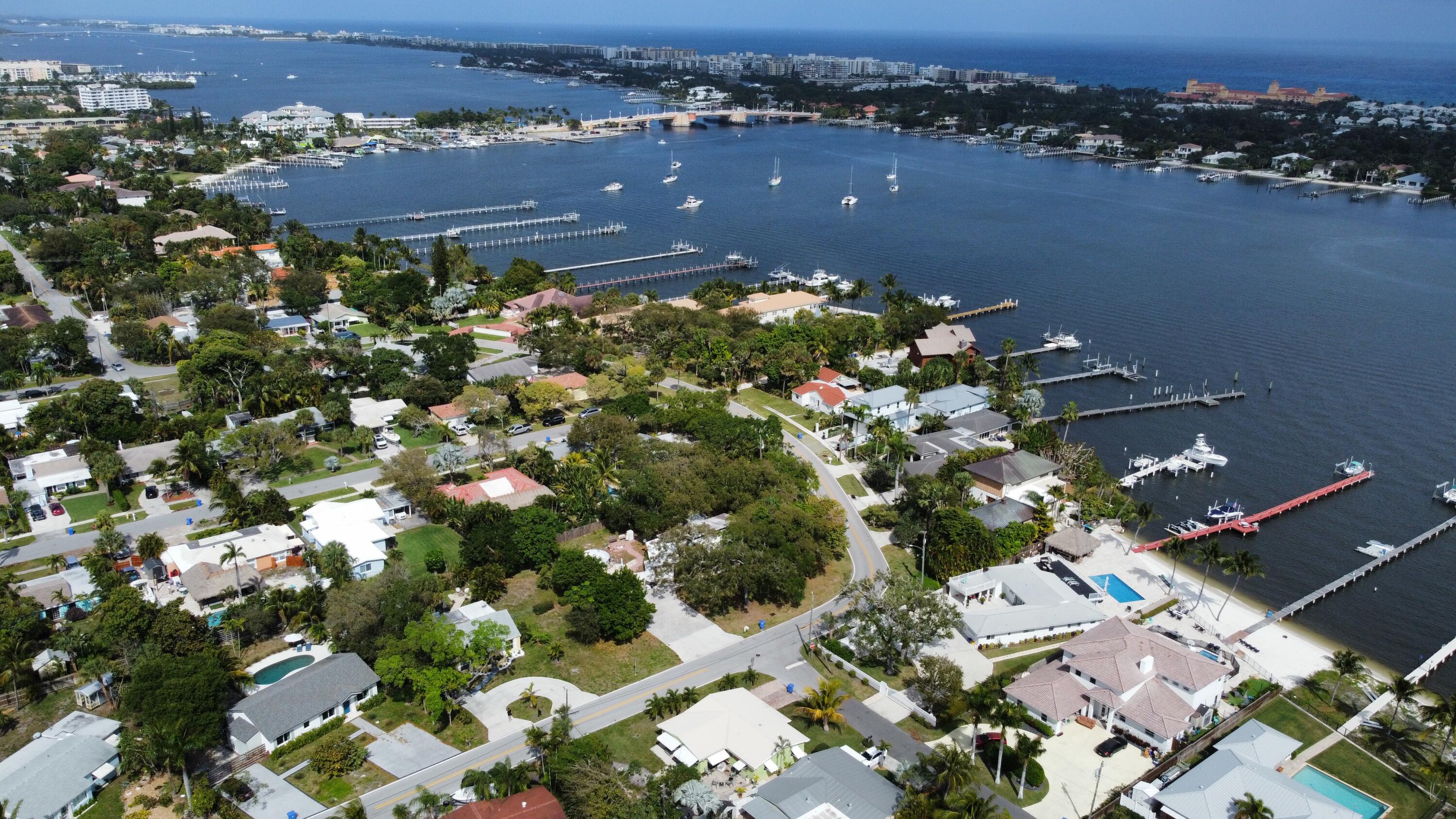 727 S Lake, Lantana FL 33462
