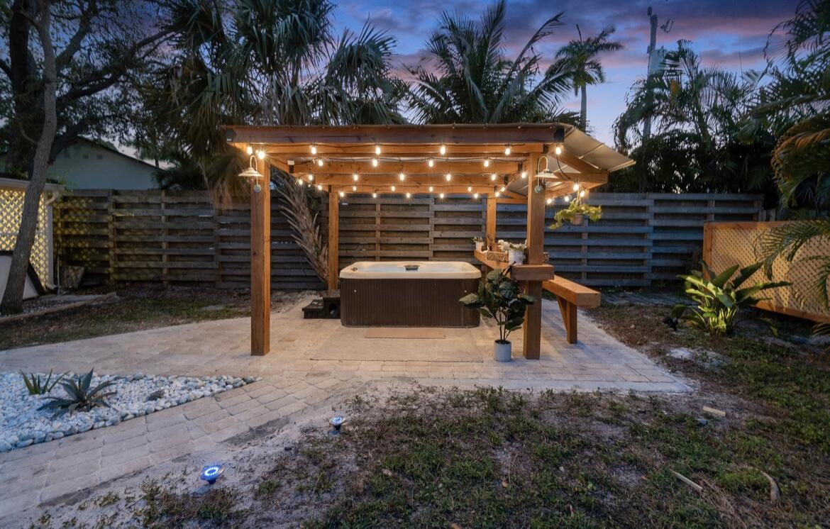 727 S Lake, Lantana FL 33462