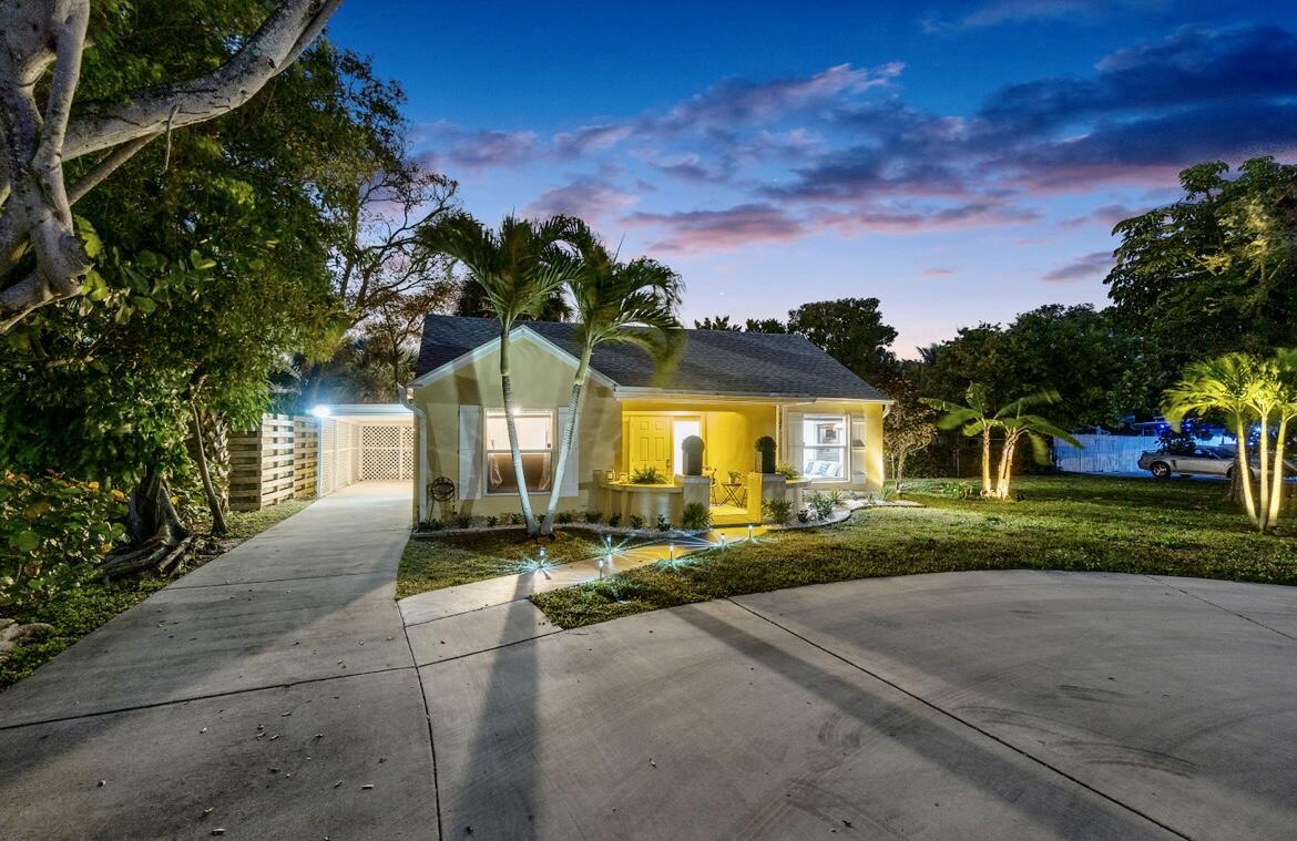 727 S Lake, Lantana FL 33462