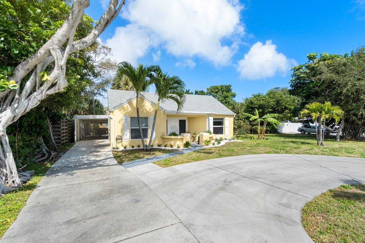 727 S Lake, Lantana FL 33462