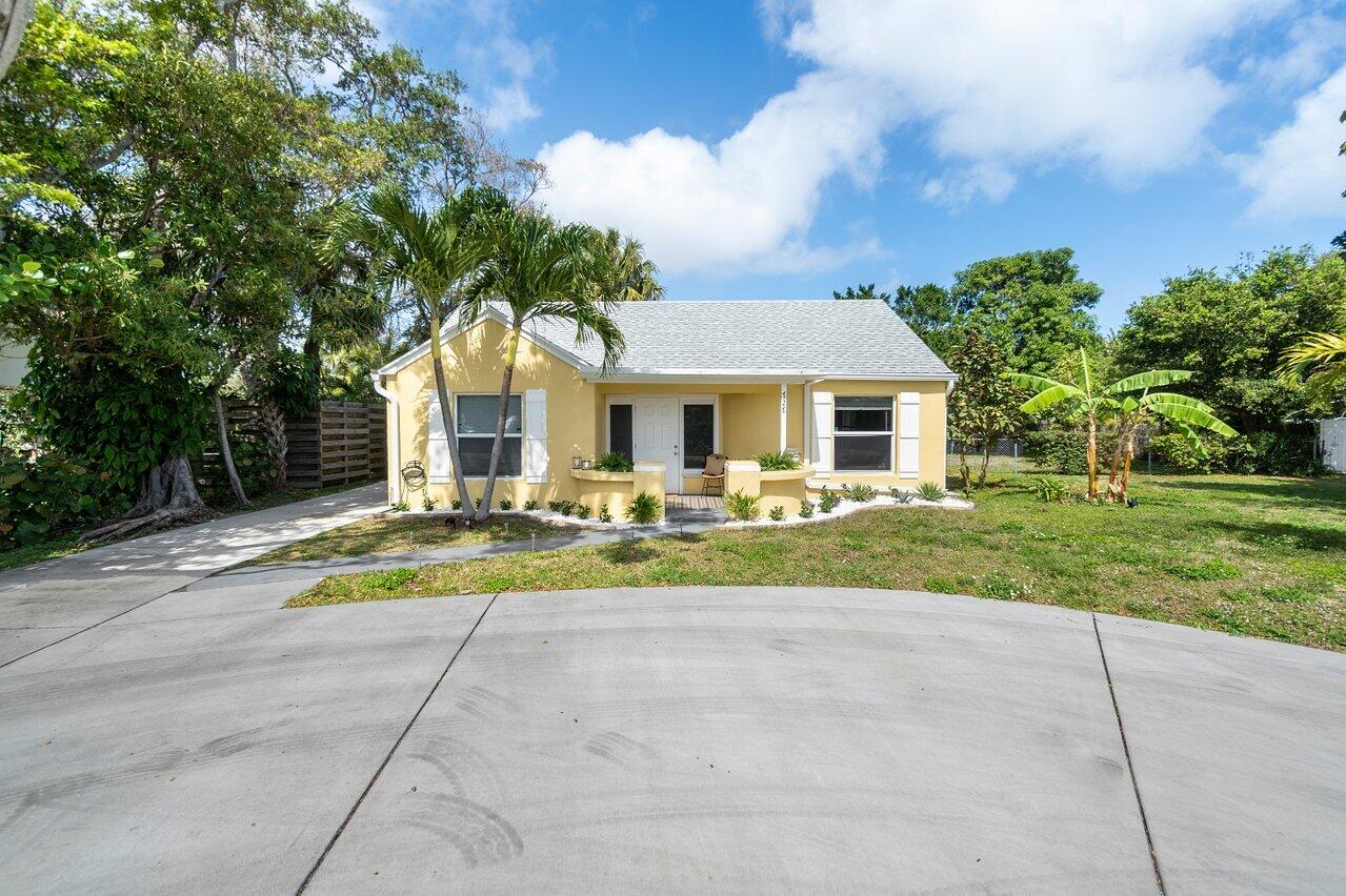 727 S Lake, Lantana FL 33462