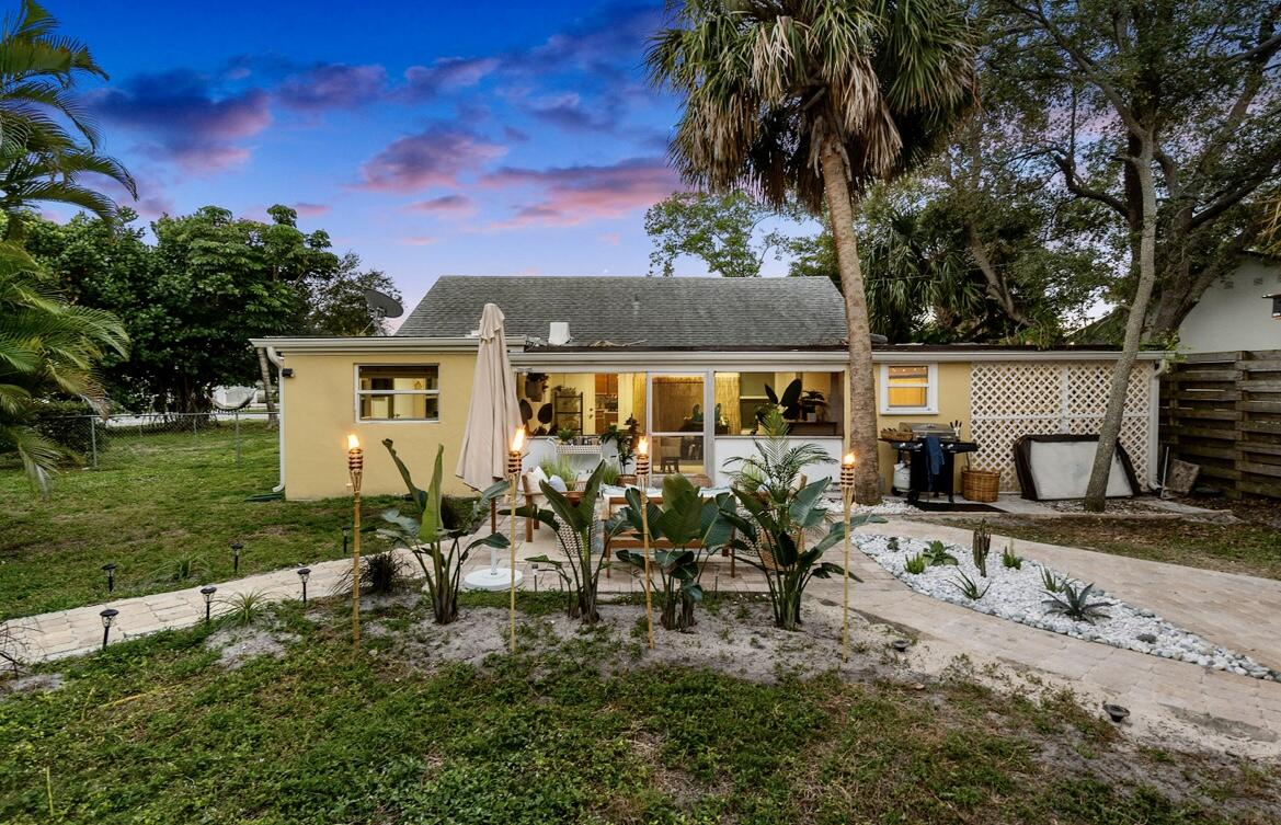 727 S Lake, Lantana FL 33462